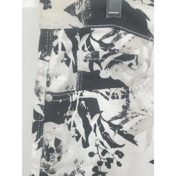 Gloria Vanderbilt Amamda Size 18 Cotton Blend Stretch Foliage Print Capri Pants - Picture 4 of 12